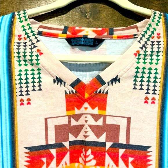 Fashion Express Vibrant Southwest Pattern V-Neck Top Sz L - Picture 5 of 16
